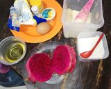 Foto langkah ke 2 dari resep Bolu kukus buah naga merah.