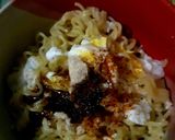 Foto langkah ke 4 dari resep Indomie Kari Ayam Kuah Susu.
