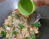 Foto langkah ke 5 dari resep Cah Sawi Toge dan tahu.