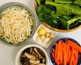Foto langkah ke 1 dari resep Tumis Sawi jamur Tauge.