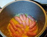 Foto del paso 2 de la receta: Salchichas en salsa encebollada