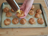 Bignè con crema al caffè e cioccolato