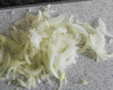 Foto del paso 1 de la receta: Tortilla de patata con cebolla y tomate