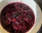 Foto langkah ke 2 dari resep Mix Berries home made syrup for topping.