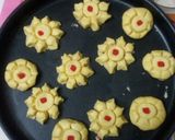 A picture of step 8 of Tutti frutti flower cookies.