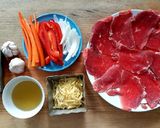 Hình bước làm 1 của món Bò cuộn rau củ phomai