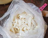 Foto del paso 2 de la receta: Calamares fritos con papas arrugás y mojo de pimiento
