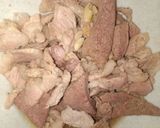รูปขั้นตอนการทำที่ 1 ของ ราดหน้าน้ำพริกเผา หมี่กรอบ หมูเด้ง
