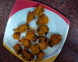 A picture of step 4 of Moong Dal Pakoda.