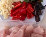 Foto langkah ke 1 dari resep Gai Phad Nam Mon Hoi (Chicken Oyster Sauce).