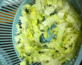 Foto del paso 8 de la receta: Muslo de pollo deshuesado sin piel a la plancha con ensalada