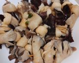 Hình bước làm 3 của món Ốc hấp tiêu xanh