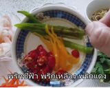 รูปขั้นตอนการทำที่ 3 ของ ยำตะไคร้กุ้งสด