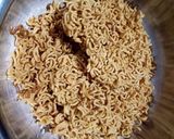 A picture of step 2 of Maggi bhel.