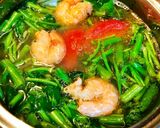 Hình bước làm 2 của món Canh Chua Rau Muống Nấu Tôm Thẻ