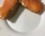 Foto del paso 5 de la receta: Huevo roto con tostas de salmón y queso en crema