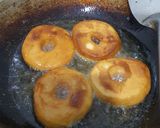 Foto langkah ke 2 dari resep Donat Gula Praktis.