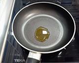 Foto del paso 2 de la receta: Tortilla francesa de atún, cebolleta fresca y queso