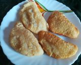 A picture of step 4 of Chickpeas dahi Bara stuffed with peanuts.