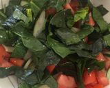 Foto del paso 2 de la receta: Ensalada fresca de espinacas, tomate y pepino