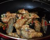 Foto langkah ke 3 dari resep Terong Tumis Cabai.