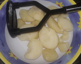 Foto del paso 1 de la receta: Tortas de papas con queso 🥔🧀