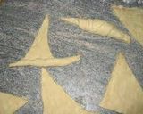 Foto del paso 4 de la receta: Medialunas de manteca