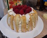 Une image de l'étape 6 de Charlotte aux fraises et framboise.