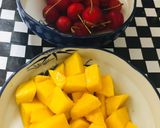 Foto del paso 1 de la receta: Ensalada de Mango y Cerezas!