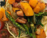 Foto del paso 6 de la receta: Espaguetis con calabaza, cebolla, bacon y otras verduritas 🍝🌼