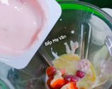 Hình bước làm 1 của món Strawbery Yogurt Ice Blended (Sữa chua dâu tây đá xay)