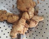 Foto langkah ke 4 dari resep 129. Ayam goreng tepung sederhana.