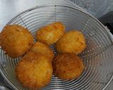 Foto langkah ke 4 dari resep Bola Bola Pisang.