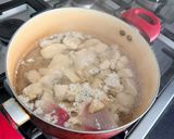 A picture of step 1 of Ají de Gallina.