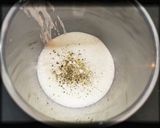Foto del passaggio 2 della ricetta Risotto Riserva Cascina Alberona con Melanzane, Stracciatella e Guanciale