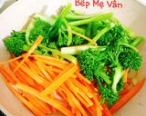 Hình bước làm 4 của món Thịt bò xào bông cải xanh và cà rốt