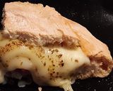 Foto del paso 4 de la receta: Provolone con ají molido en coca de pan casero