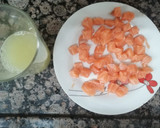 Foto del paso 2 de la receta: Tartar de salmón, aguacate y verduritas