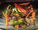 Foto del paso 4 de la receta: Masas de cerdo asadas al romero con zanahorias y pimientos