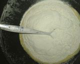 Foto langkah ke 4 dari resep Bolu pisang kukus endes tanpa mixer.