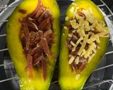 Hình bước làm 5 của món Rau Củ Quả nướng 🥑: Bơ nướng trứng và thịt muối