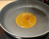 Foto del paso 3 de la receta: Merluza confitada con salsa de mostaza y miel
