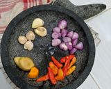 Foto langkah ke 2 dari resep Ikan Nila Bumbu Acar Kuning.