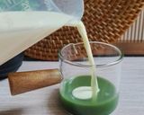 Foto langkah ke 1 dari resep Strawberry Creamy Matcha.