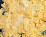 Foto del paso 1 de la receta: Huevos revueltos con queso