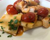 Foto del passaggio 4 della ricetta Paccheri con filetto di branzino