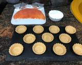 Foto del paso 1 de la receta: Tartaletas de crema de salmón ahumado