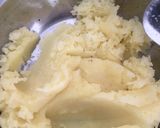 Foto langkah ke 3 dari resep Mashed Potatoes with Creamy Sauce.