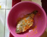 Foto langkah ke 3 dari resep Ikan nila goreng sambal dabu dabu.