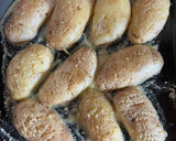 Foto del paso 4 de la receta: Filet de merluza con papas al horno 🐟🥔